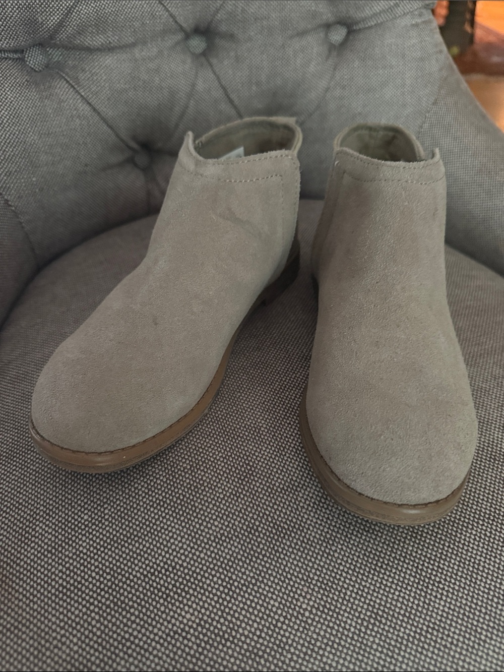 Tom’s Taupe Faux Suede Booties  side zipper size 3.5Y NWT
